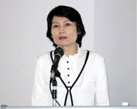 安達美佐氏